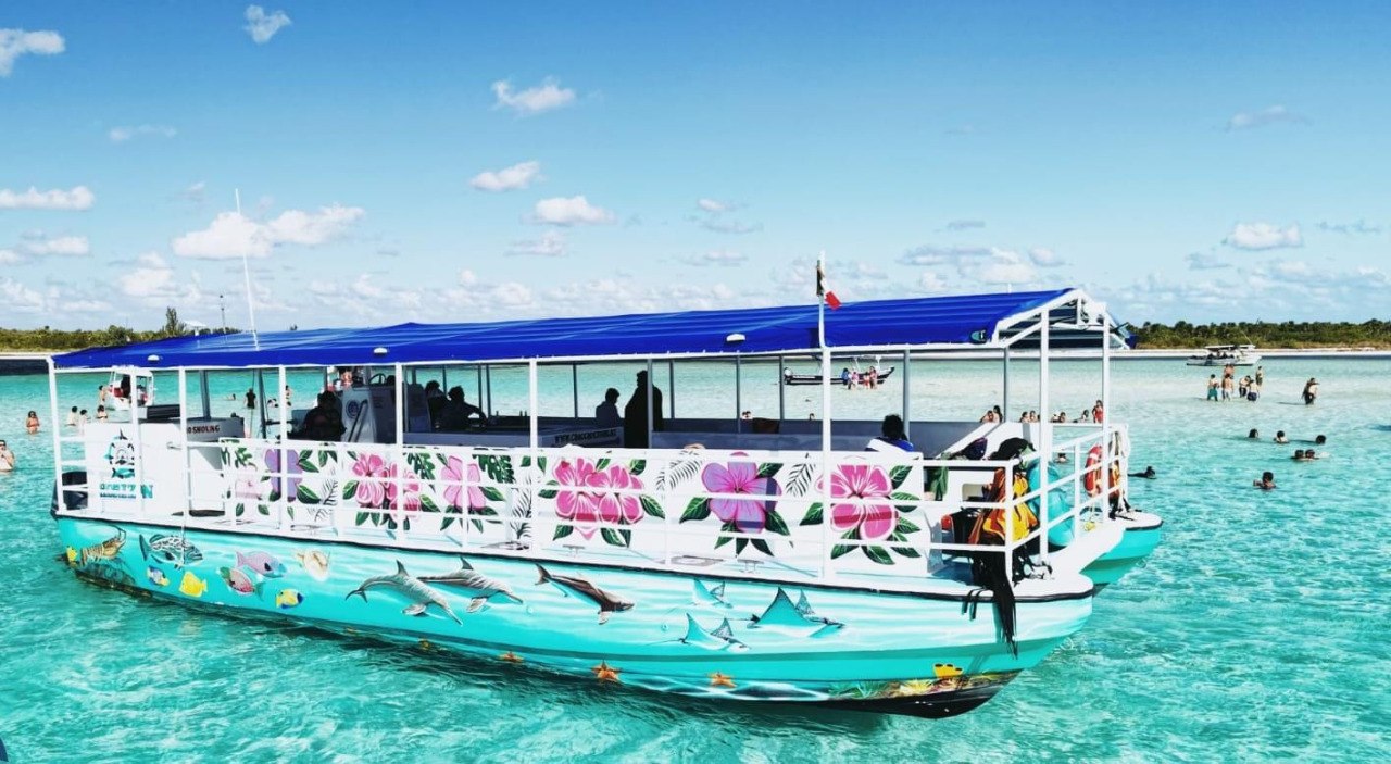 Tour en catamarán navegando en las aguas de Cozumel